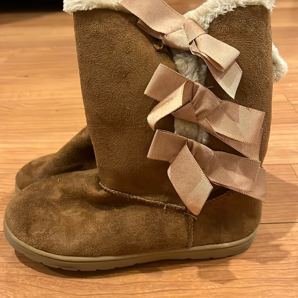 Rampage girls suede boots with fur and ribbons